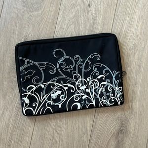 Laptop Sleeve 15’ black and white design